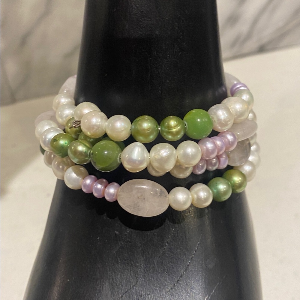 Elegant Pearl and Green and Rose Quartz Bracelet - Picture 1 of 6